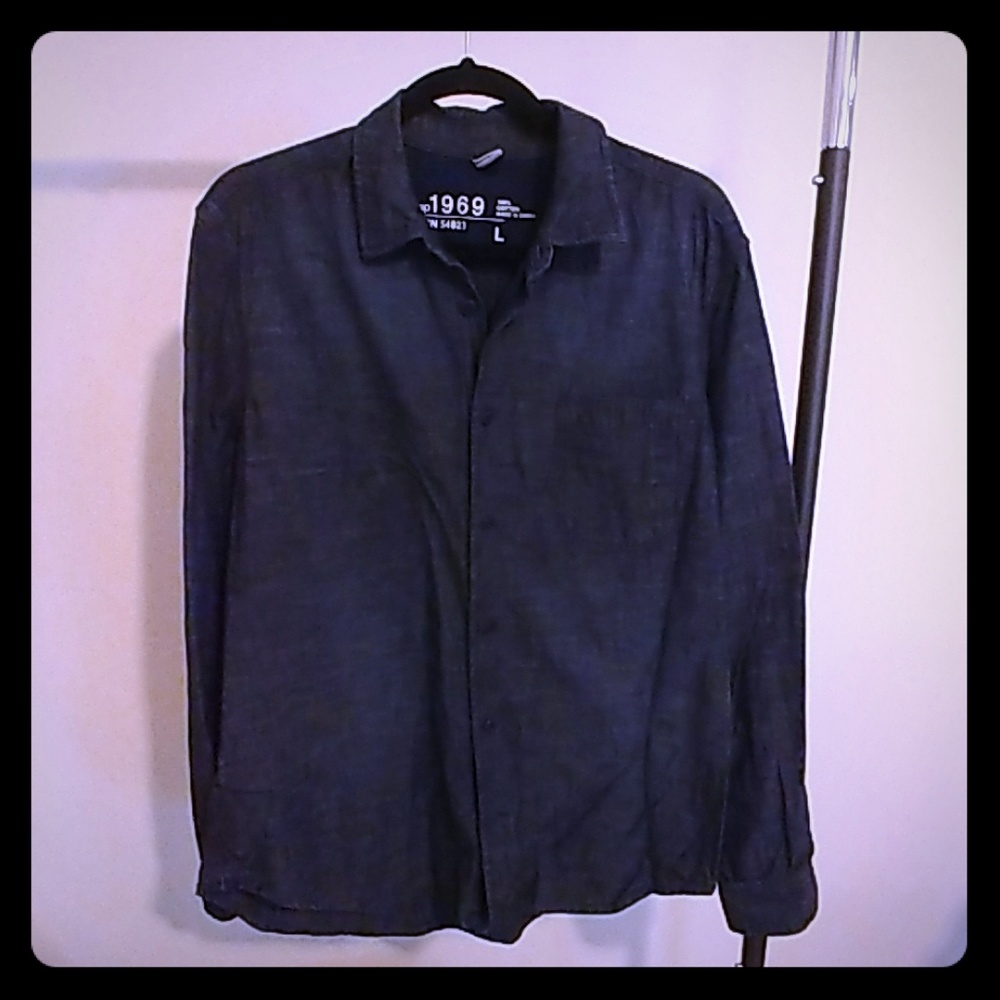Large Gap causal button down shirt